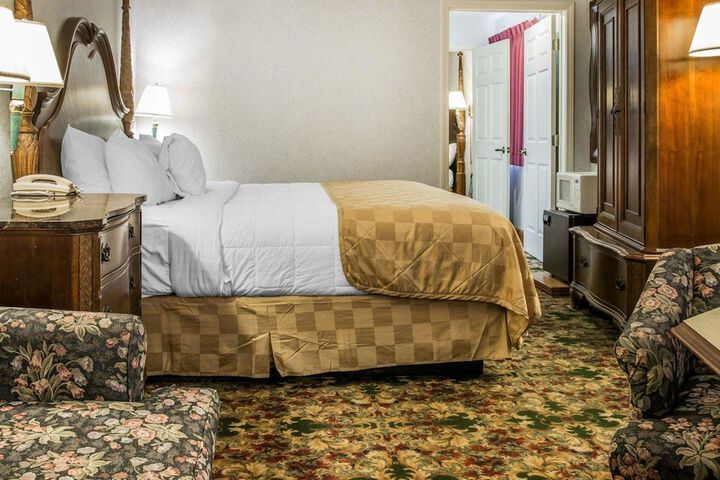 Clarion Hotel Mackinaw City Beachfront