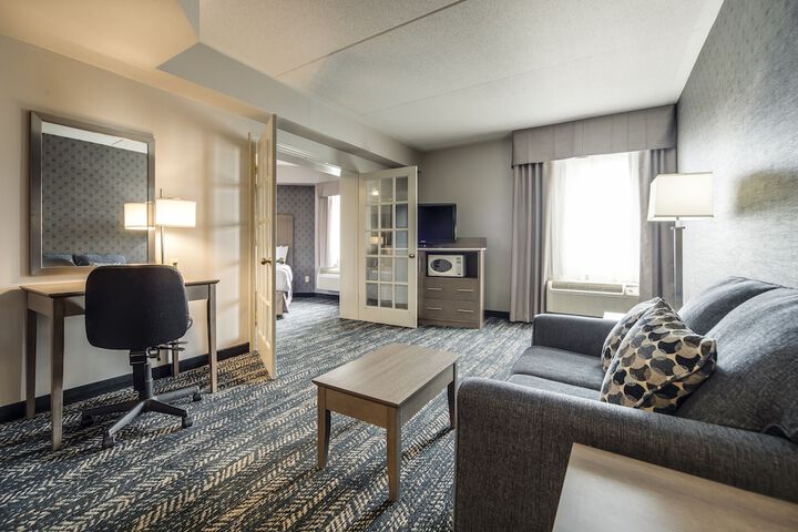 Monte Carlo Inn - Brampton Suites