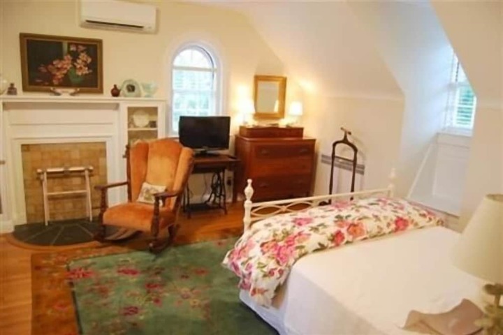 Room 17 of 25