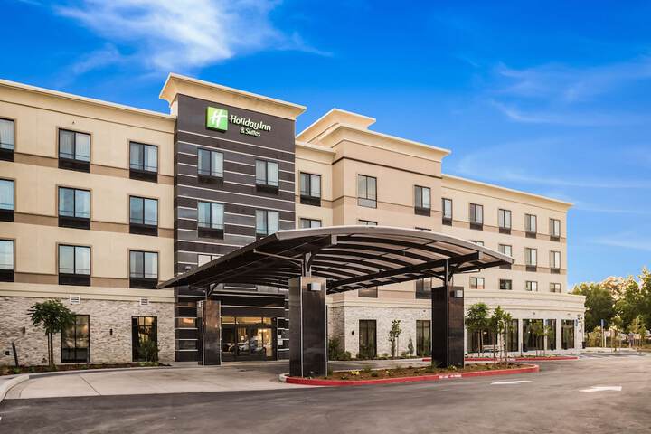 Hotel 5 of 52