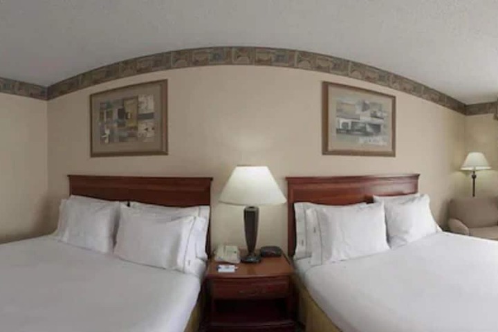 Room 11 of 27