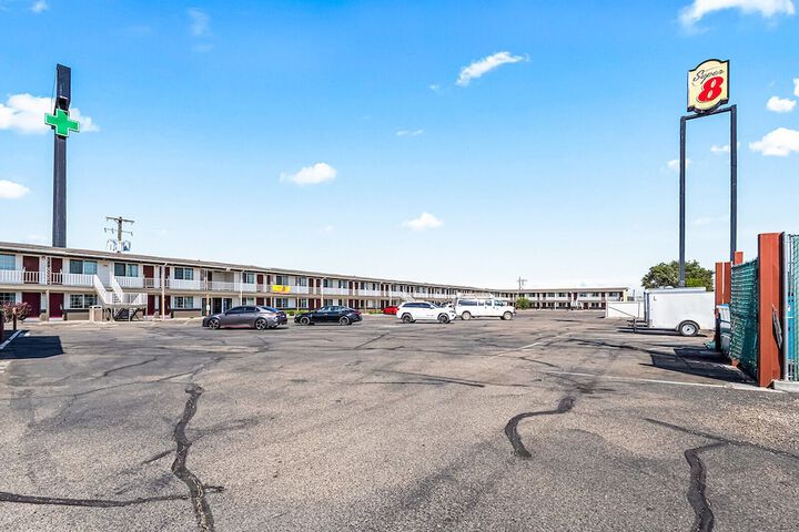 Super 8 by Wyndham Ontario