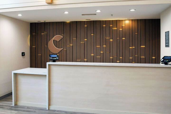 Comfort Inn & Suites NW Milwaukee