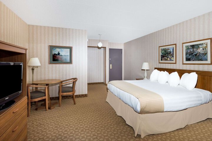 Ramada by Wyndham Watertown / Thousand Islands NY