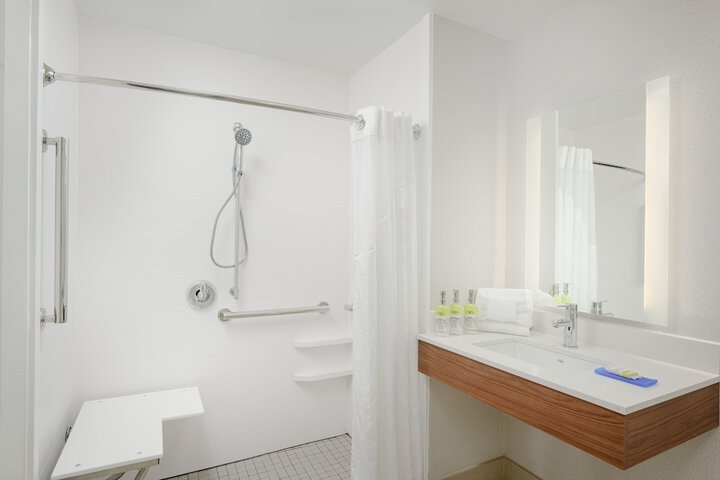 Holiday Inn Express Hotel & Suites Tullahoma by IHG