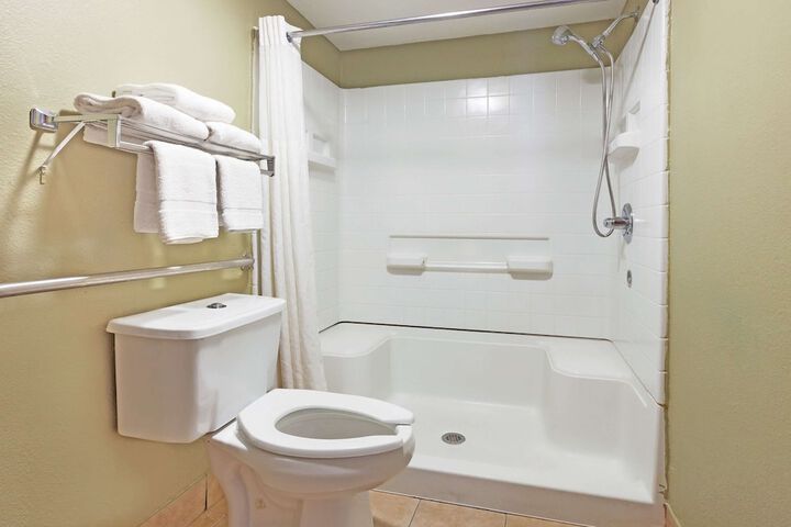 Room 6 of 15