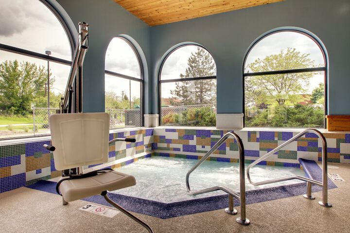 Holiday Inn Express & Suites Aurora - Naperville by IHG