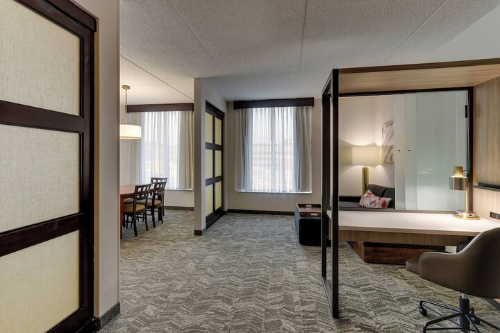 Room 17 of 34