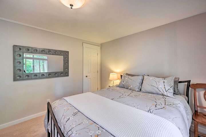 Family-friendly Kirkland Home 1 Mi to Downtown