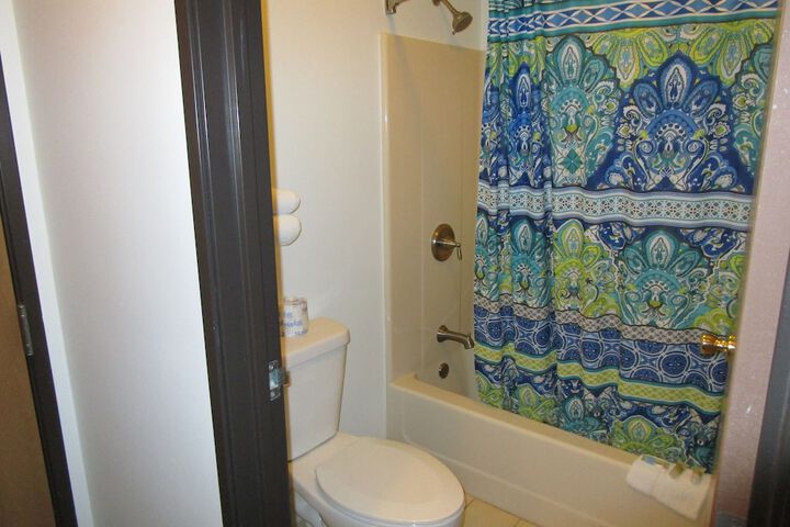 Room 17 of 32