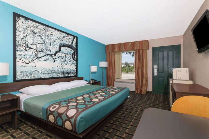 Room 7 of 17