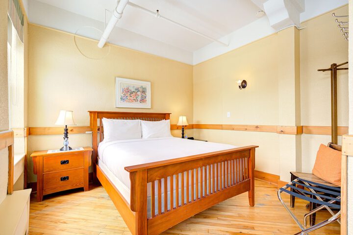 Room 43 of 59