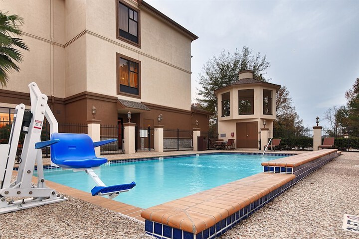 Pool 4 of 23