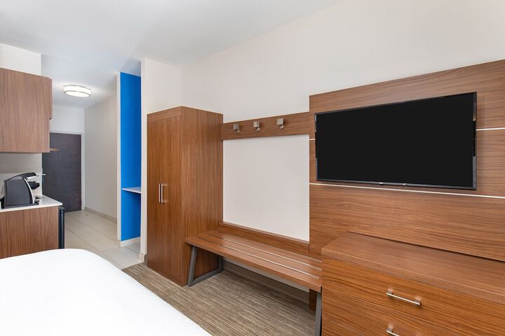 Room 27 of 50