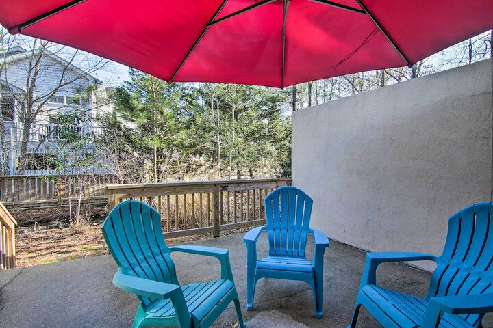 Townhome w / Outdoor Shower 1 Mile to Downtown