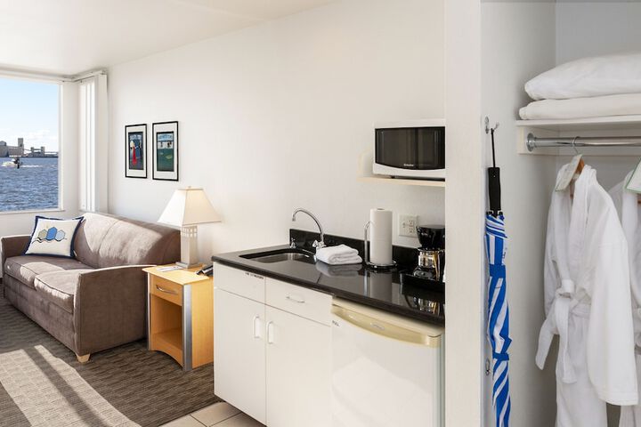 Room 43 of 66