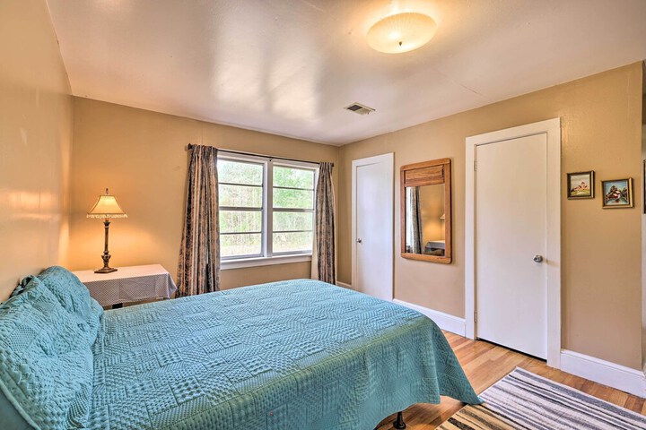 Charming Gadsden Home w / Golf Course Views!