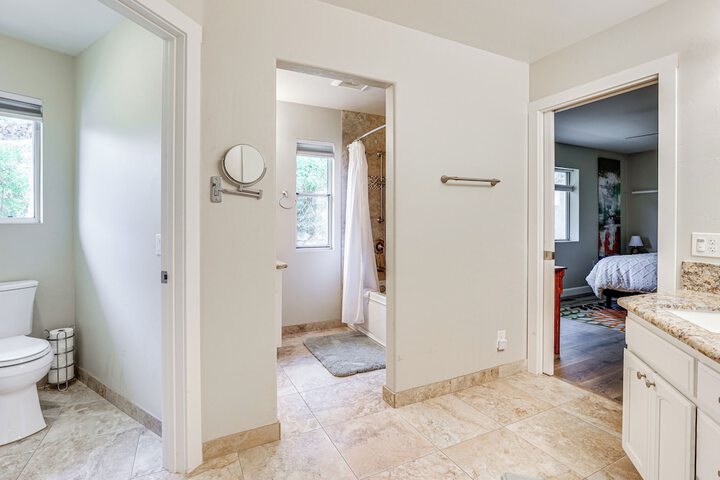 San Marcos Getaway w / Deck & Lake Views!