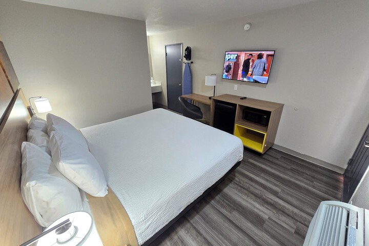 Room 14 of 32