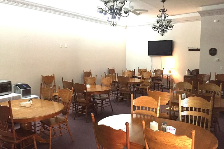 Hermann Crown Suites