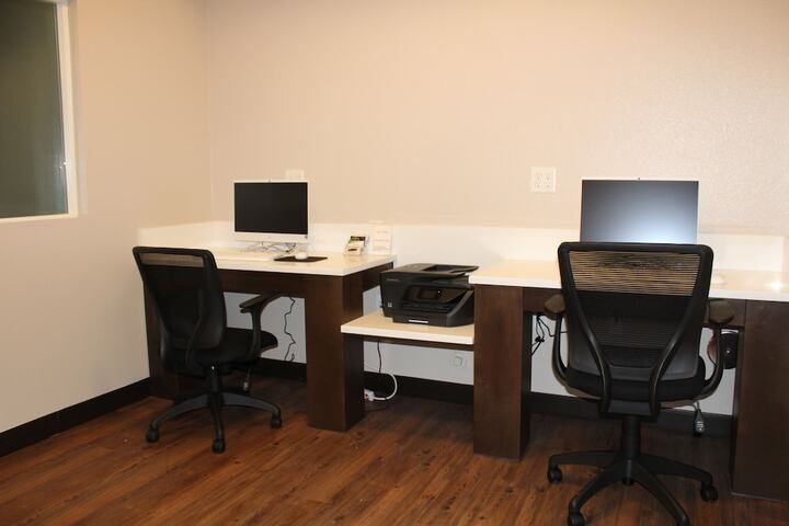 Business Center 41 of 42