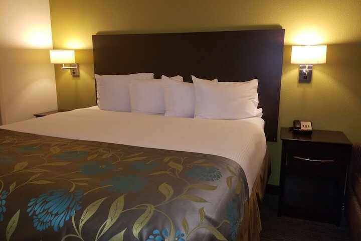 Room 10 of 28