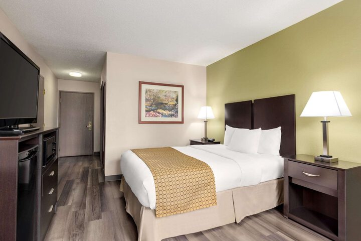 Room 14 of 25