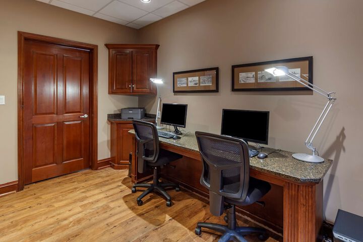 Business Center 48 of 49