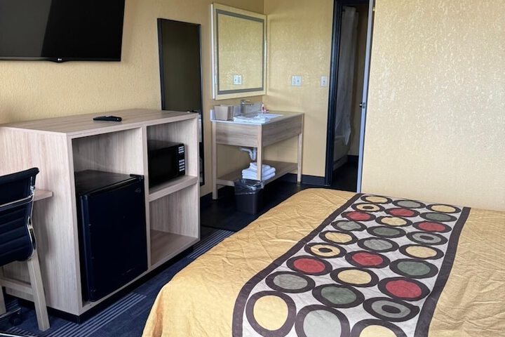 Room 13 of 20
