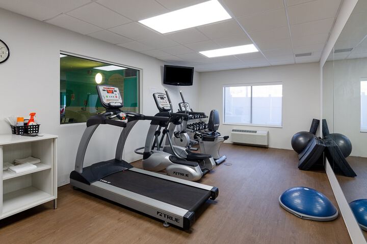 Holiday Inn Express Hotel & Suites Weston by IHG