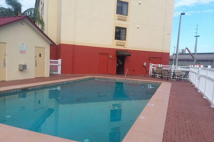 Pool 10 of 25