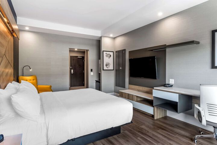 Room 22 of 65