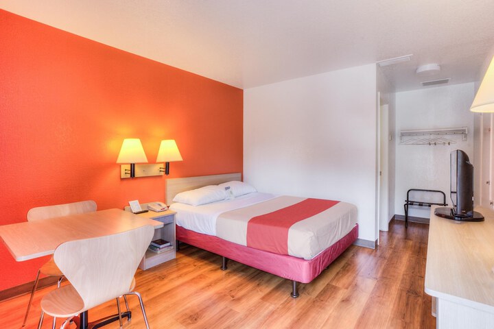 Motel 6 Tigard OR - Portland South - Lake Oswego