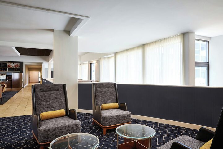 Courtyard by Marriott St. Louis Westport Plaza