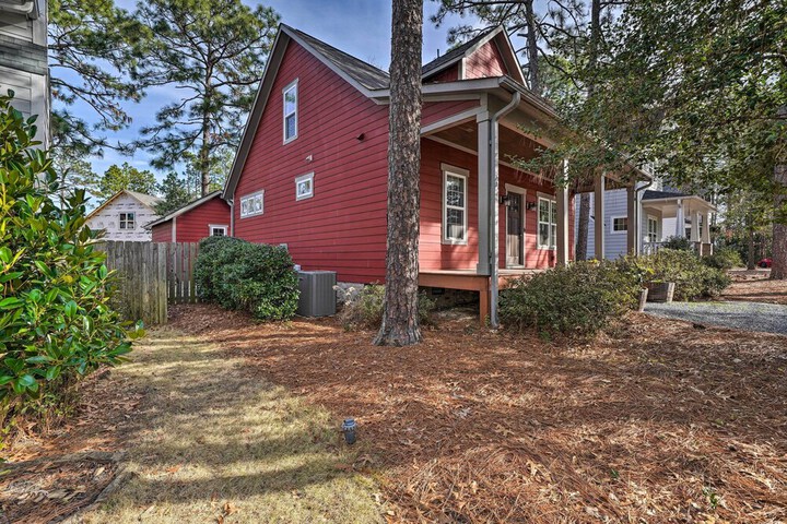 Cozy Southern Pines Retreat 1 Mi to Downtown!