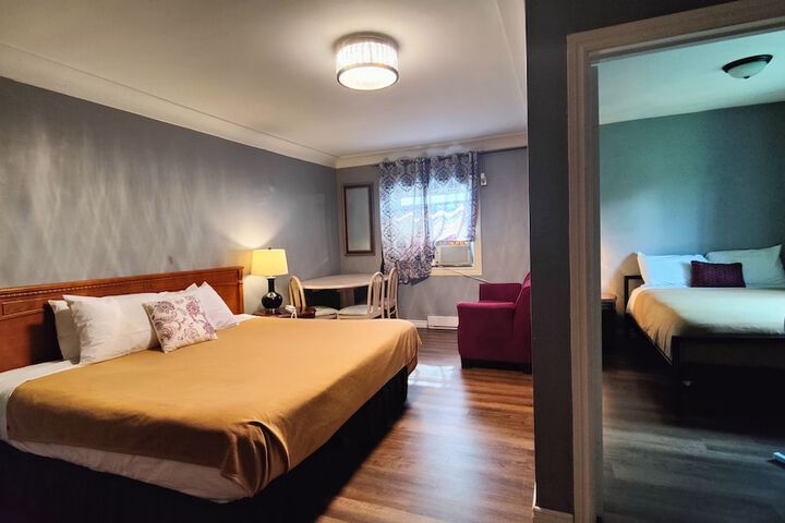 Room 11 of 22