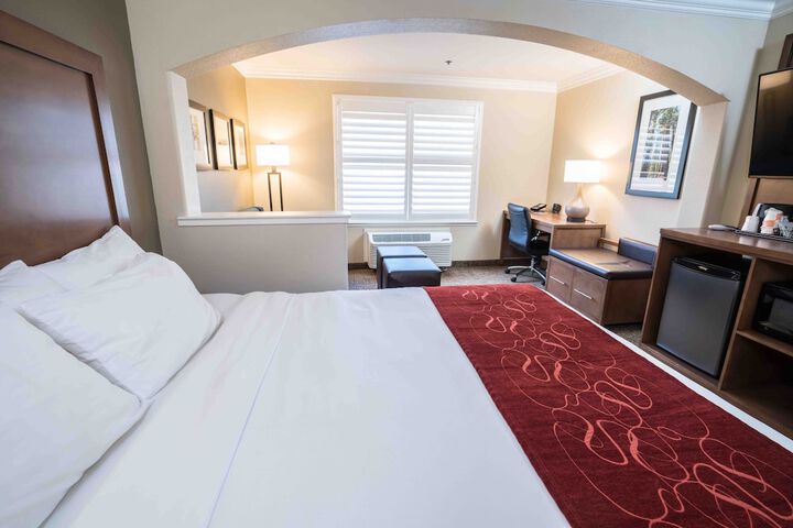 Comfort Suites Fresno River Park