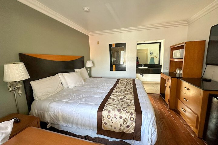 Room 22 of 65