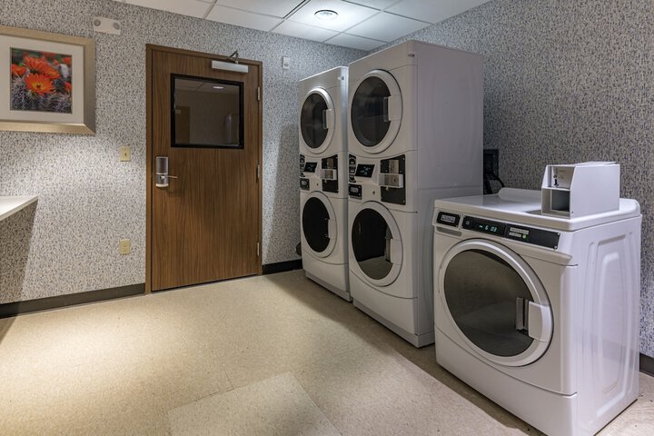Room 13 of 33