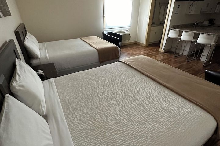 Room 33 of 77