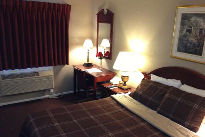Room 27 of 38