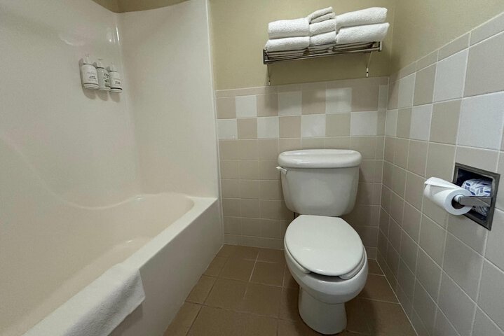 AmericInn by Wyndham Kewanee
