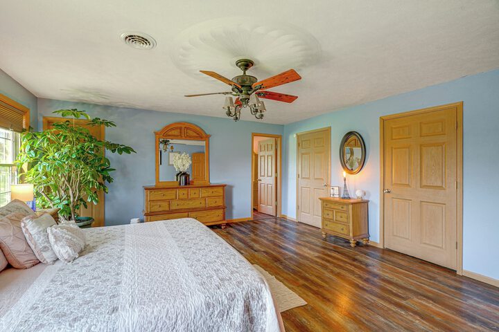 Spacious Ozarks Family Home - Private Pool & Grill