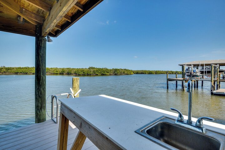 Riverfront Port Orange Home w / Dock & Slip!