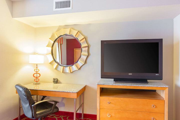 Room 27 of 104