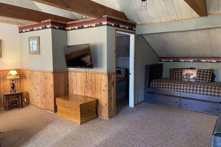 Room 4 of 40