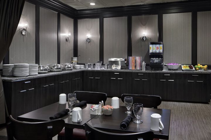 Holiday Inn Boston - Cambridge Area by IHG