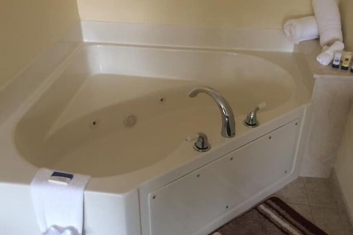 Hot Tub 32 of 33