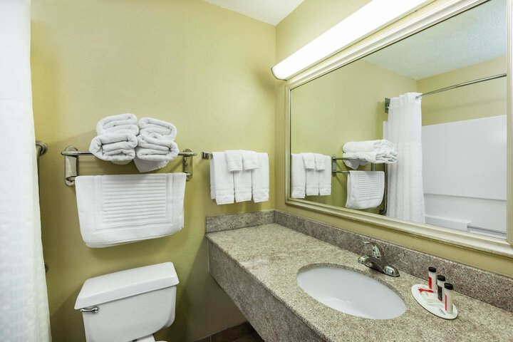 Room 6 of 17