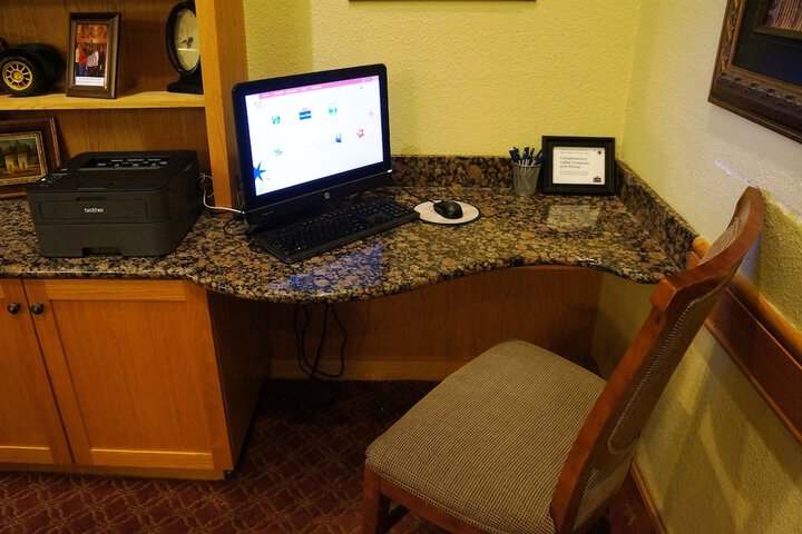 Business Center 59 of 61